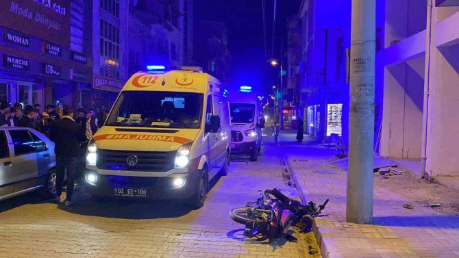 İ̇ki Motosiklet Kafa Kafaya Çarpıştı: 4 Yaralı