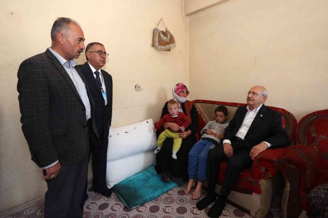 Kılıçdaroğlu, Van’da Elektriği Kesilen Aileyi Ziyaret Etti