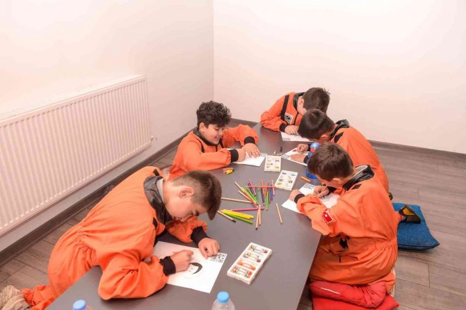 Çocuklar Bilim İnsanı Olma Yolunda