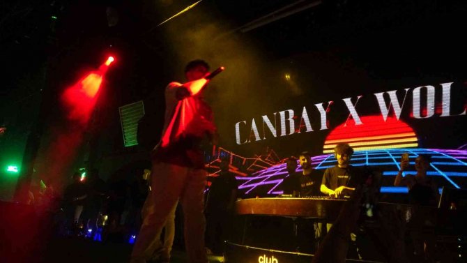 Areena’da Canbay Ve Walker’dan Konser