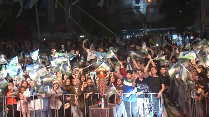 Arnavutköy Belediye Spor Şampiyonluğu Coşkuyla Kutlandı