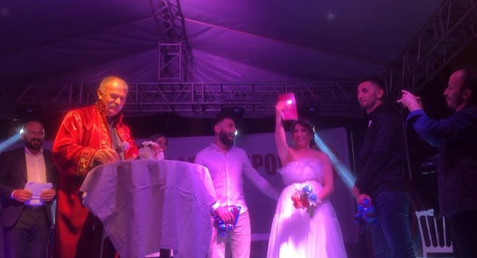 Trabzonspor’un Şampiyonluk Kutlamasında Nikah Yaptılar