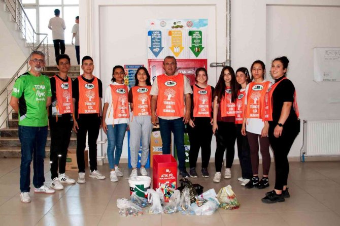 Milas’ta Öğrenciler Topladıkları Atık Pilleri Teslim Etti