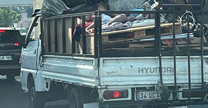 E-5’te Kamyonetin Kasasında Uyuyarak Yolculuk Yaptılar