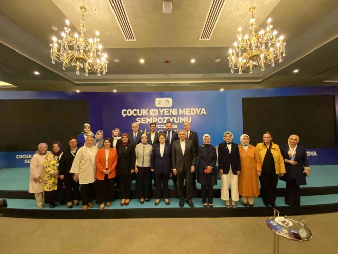 Bakan Derya Yanık: “Dijital Mecraların Kötü Mayalayıcı Etkisi Olabiliyor”