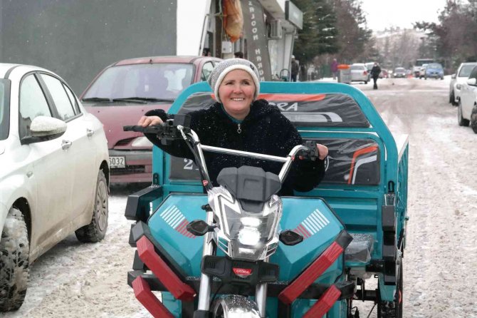 Hırsızlar Bu Kadının Peşini Bırakmıyor