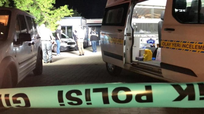 İ̇şyerine Silahlar Patladı 1’i Ağır İki Kişi Yaralandı