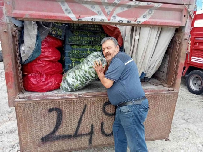 Çankaya Belediyesi’nin Esnafa Haber Vermeden Asfaltını Kazıdığı Pazar Yeri Kullanılmaz Hale Geldi