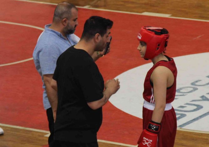 Babasının Antrenörlüğüyle Şampiyonluğa Koşuyor