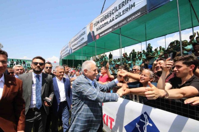 Kaş Belediyesi 1.yağlı Güreşleri’nde Başpehlivan İ̇smail Balaban Oldu