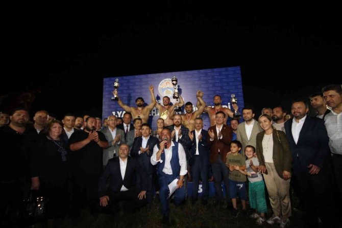 Kaş Belediyesi 1.yağlı Güreşleri’nde Başpehlivan İ̇smail Balaban Oldu