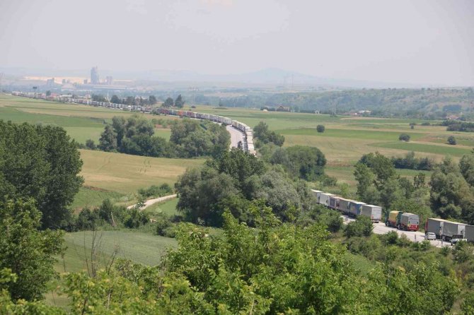 Gümrükte Tır Kuyruğu 40 Kilometreyi Aştı