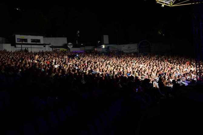 Candan Erçetin’den Bursalılara Muhteşem Bir Gece