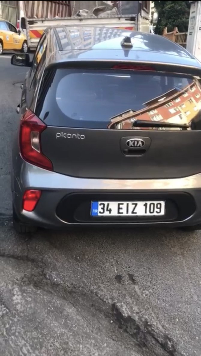 İ̇stanbul’da Akıl Almaz Hırsızlık: Kiralık Aracın Egzozundan Kristal Parça Çaldılar