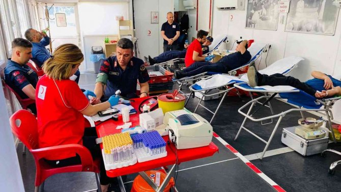 Cide’de Jandarmadan Kan Bağışı