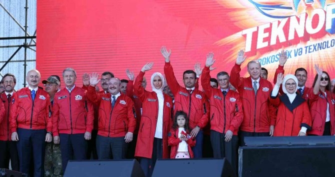 Erdoğan Ve Aliyev, Teknofest’te Kazanan Takımlara Ödüllerini Verdi