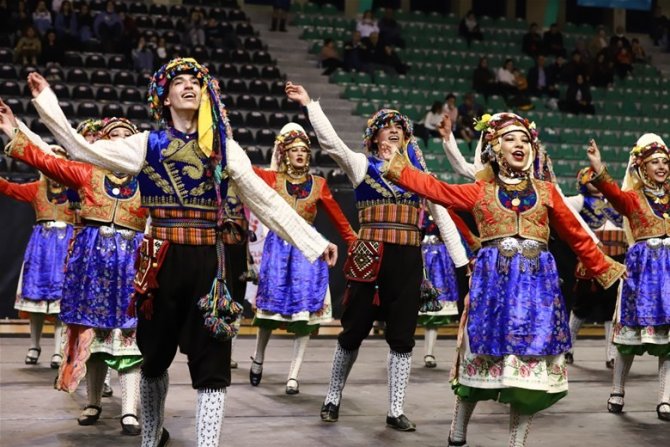 Denizli’de Halk Oyunları Şöleninde 22 Ekip Performanslarını Sergileyecek