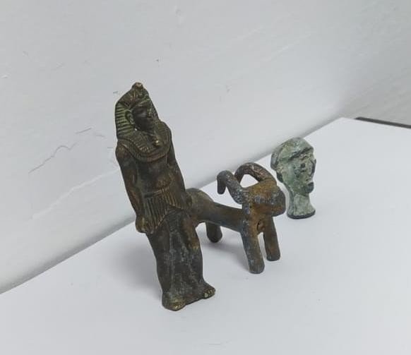 Urartulara Ait Tarihi Eserleri Satmak İçin Van’a Gelen Şahıs Yakalandı