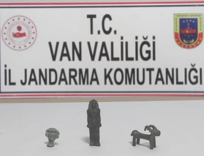 Urartulara Ait Tarihi Eserleri Satmak İçin Van’a Gelen Şahıs Yakalandı