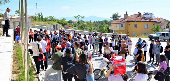 Burdurlu Doğa Severler Antik Kente Yürüyüp Mesire Alanında Stres Attı