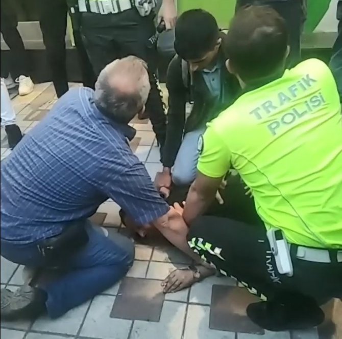 Atm’leri Parçalayan Baltalı Saldırgan Kıskıvrak Yakalandı