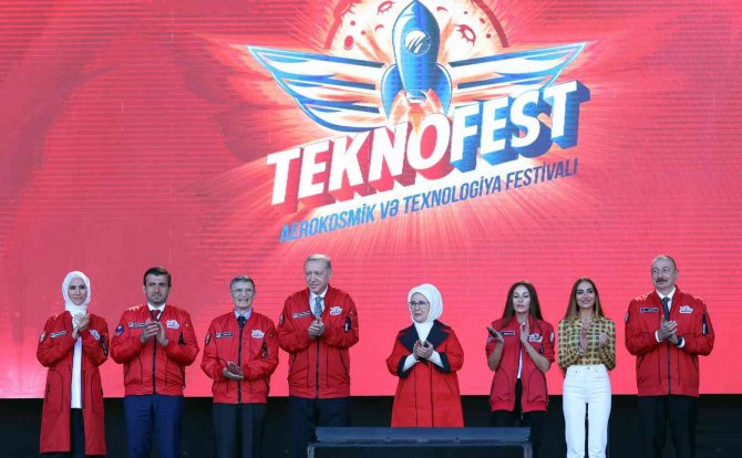 Erdoğan Ve Aliyev, Teknofest’te Kazanan Takımlara Ödüllerini Verdi