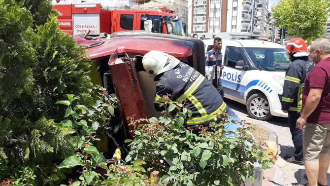 Nizip’te Araçlar Çarpıştı: 2 Yaralı