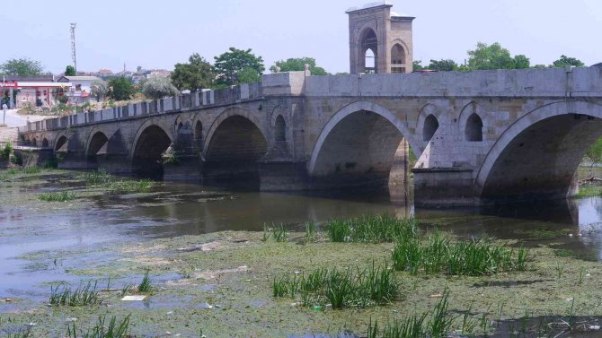Sıcaklığın Vurduğu Edirne’deki Nehir Dibi Gördü