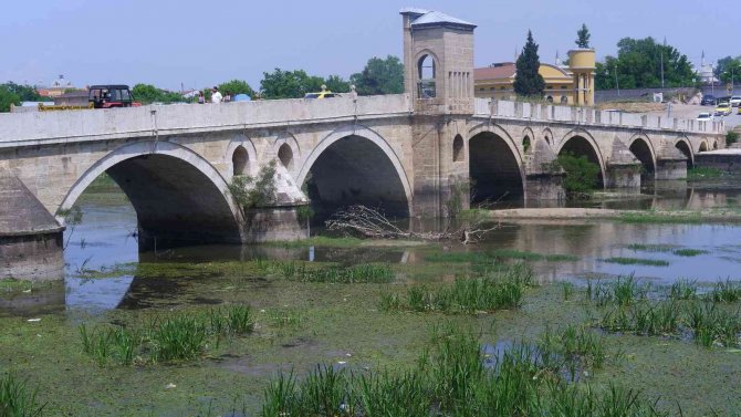 Sıcaklığın Vurduğu Edirne’deki Nehir Dibi Gördü