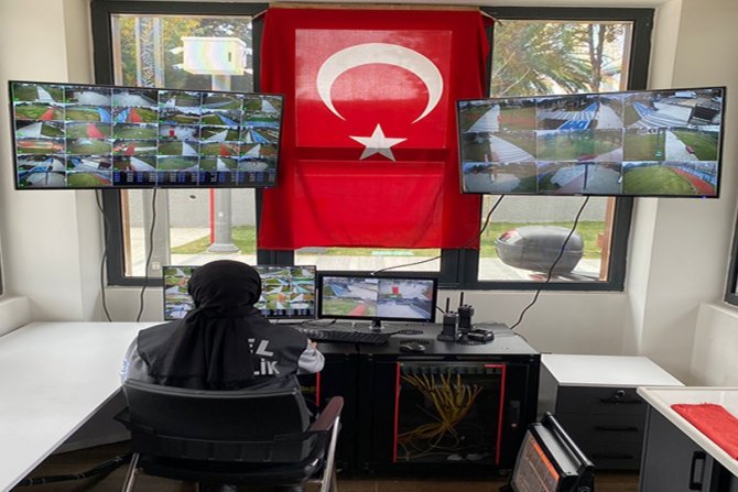 Zeytinburnu’nda Parklarda 7 Gün 24 Saat Huzur Denetimi