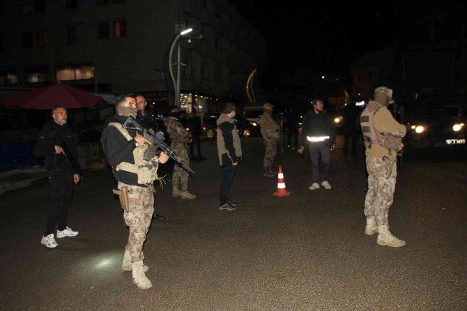 Kaymakam Demirer, Gece Yarısı Yapılan Güvenlik Ve Asayiş Uygulamasına Katıldı