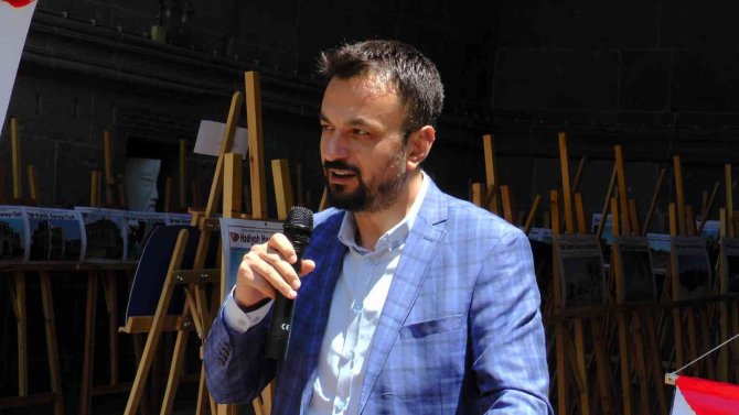 Öğretmen, Hicaz İzlenimlerini Sergiye Döktü