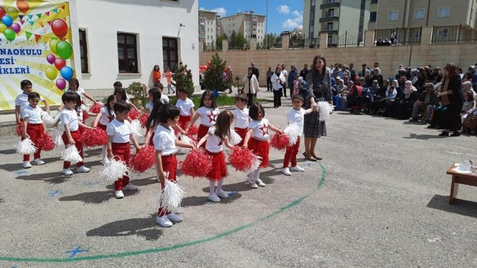 Miniklerden Yılsonu Gösterisi