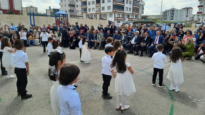 Miniklerden Yılsonu Gösterisi