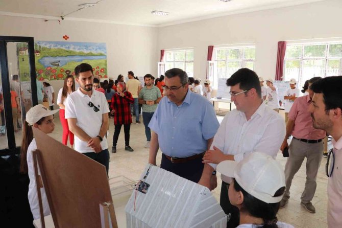 Kırkağaç’ta Görsel Sanatlar Sergisi Büyük İlgi Gördü