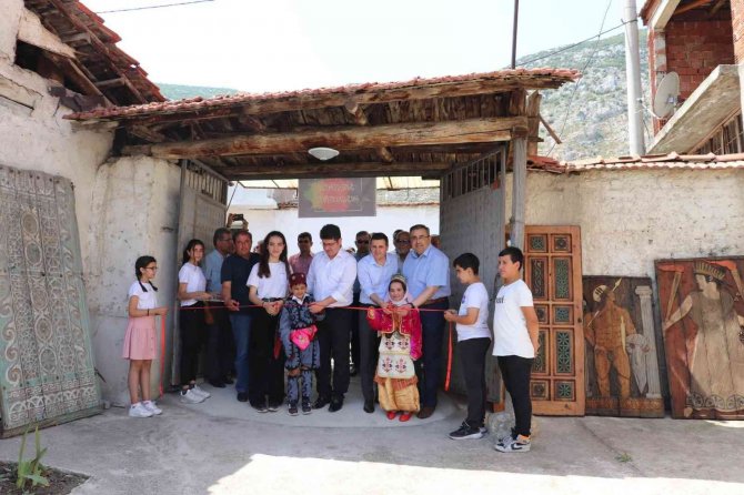 Kırkağaç’ta Görsel Sanatlar Sergisi Büyük İlgi Gördü