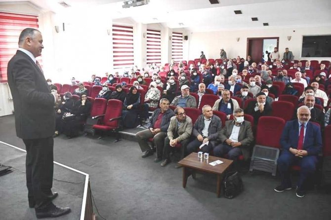 Kütahyalı Hacı Adaylarına Seminer