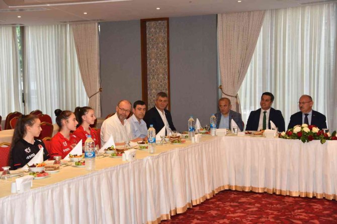 Manisalı 9 Milli Cimnastikçi Dünya Şampiyonasına Hazır