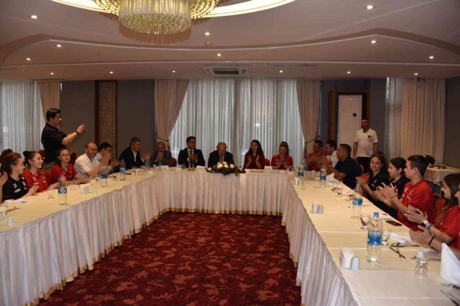 Manisalı 9 Milli Cimnastikçi Dünya Şampiyonasına Hazır