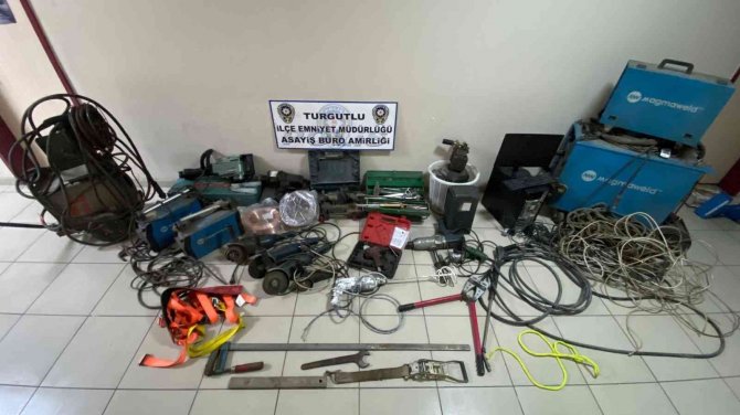 Manisa’da 1 Milyonluk İş Aletleriyle Çalınan Kamyonet, İ̇zmir’de Bulundu