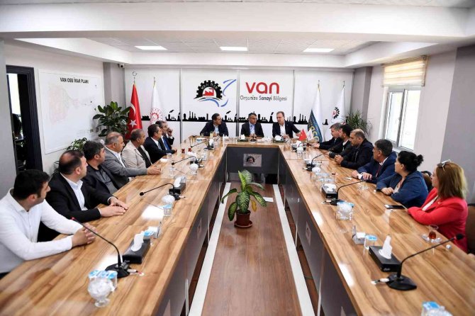 Başkan Seçer: "Belediyeler, İş Dünyası Ve Osb İle İç İçe Olmalı"