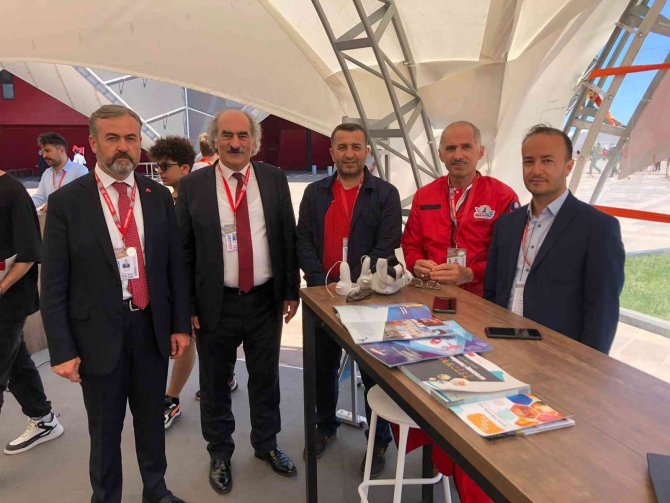 Milli Eğitim Bakanı Özer, Teknofest’te Meb’in Standını Ziyaret Etti