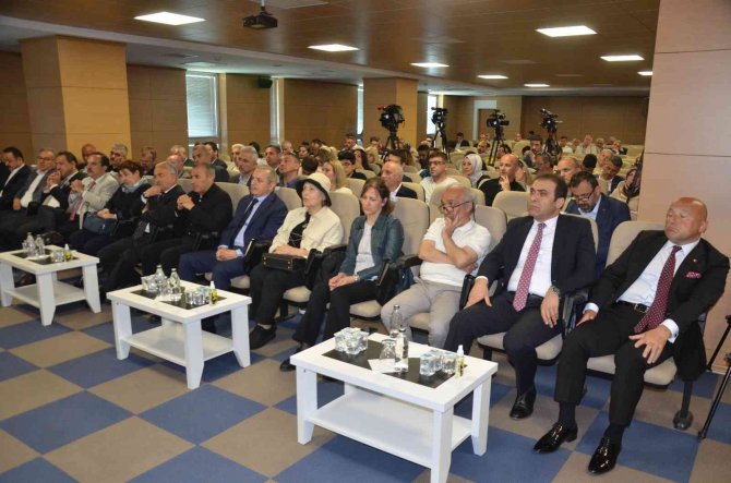 Ordu’da, ‘Yeni Dünya Düzeninde Türkiye İ̇çin Riskler Ve Fırsatlar’ Konulu Panel