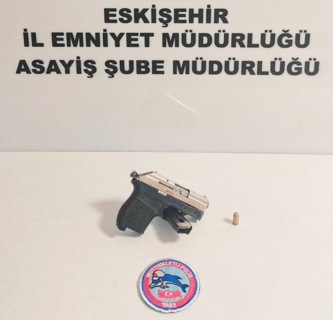 Polis Denetiminde 2 Kişinin Üzerinde Silah Ele Geçirildi