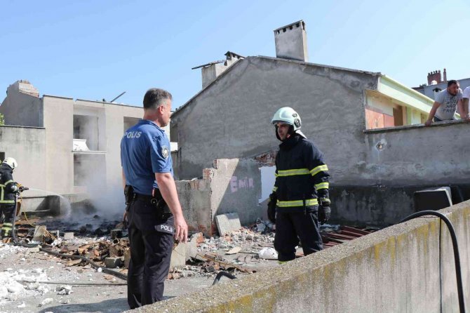 Çatı Yangını Korkuttu