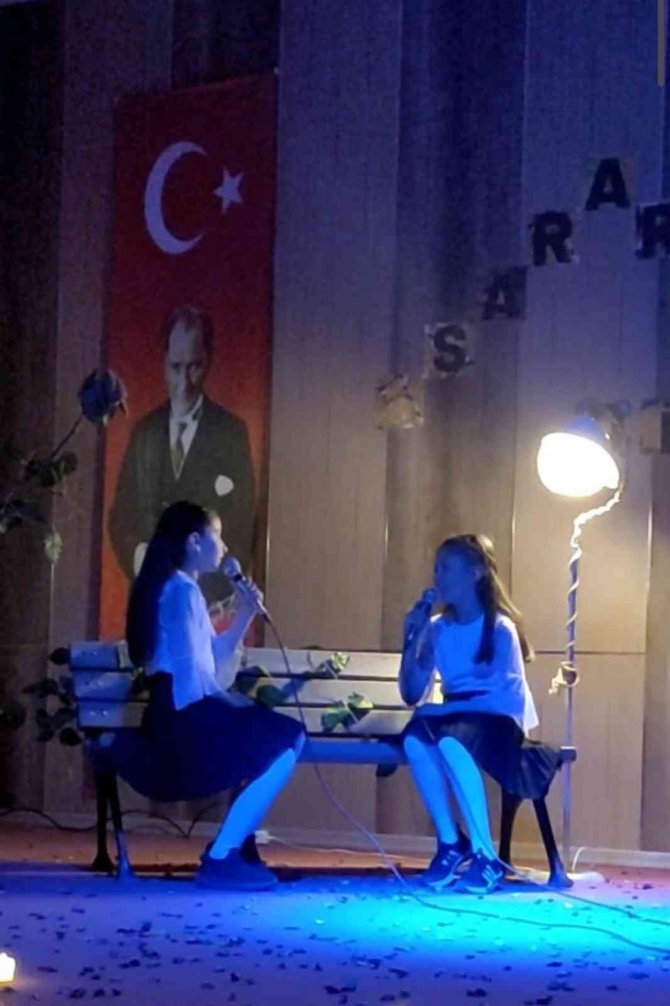 ’Sararmış Yapraklar’ Müzikli Şiir Dinletisi Düzenlendi