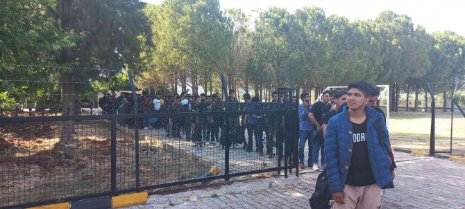 Seydikemer’de Yelkenli Teknede 35 Düzensiz Göçmen Yakalandı