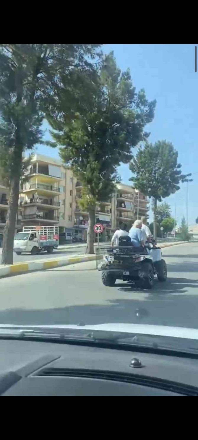 Atv Motosiklet İle Yolda Giden 4 Kişi Yürekleri Ağza Getirdi