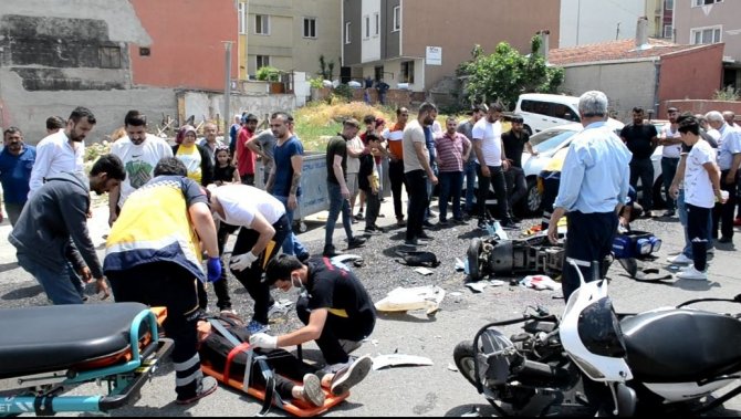 Çorlu’da İki Motosikletin Kafa Kafaya Çarpıştığı Feci Kaza Kamerada: 3 Yaralı