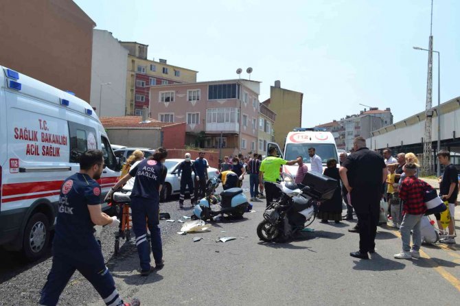 Çorlu’da İki Motosikletin Kafa Kafaya Çarpıştığı Feci Kaza Kamerada: 3 Yaralı